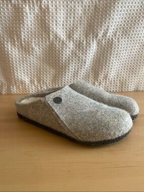 Birkenstock Kids Gray Felt Slip-On Clogs big girls size 2
